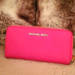 Michael kors wallet